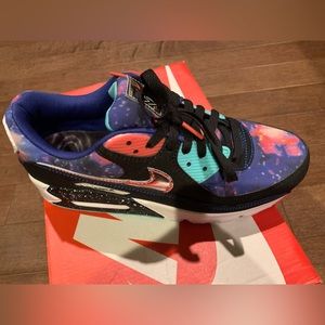 Nike air max 90 size 9.5. Never worn